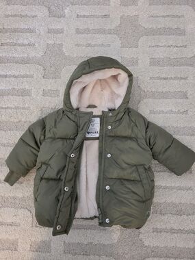 GAP Baby Olive Green Puffer Hooded Jacket with Cream Sherpa Lining. Size 6-12mos